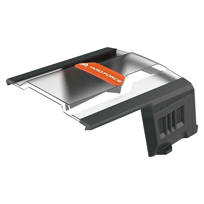 Yard Force Mähroboter-Garage AR SH02 - Yard Force Mähroboter-Modelle NX, COMPACT, SA, Classic, EasyMow und MowBest - Dunkelgraue und silberfarbene Metallabdeckung mit orangefarbenem YARD FORCE-Logo, wahrscheinlich ein Schutzbauteil für Gartengeräte.