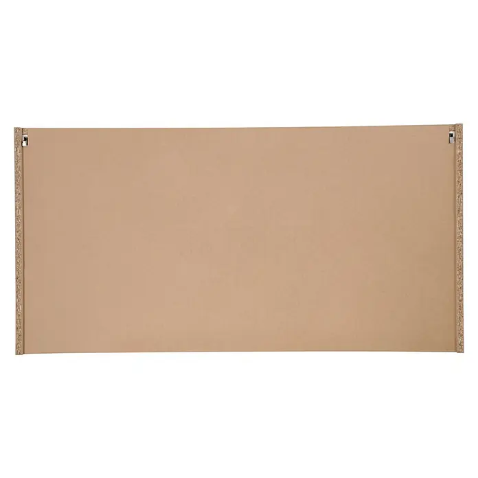 Respekta Merle Hängeschrank - B x T x H: 110 x 34,6 x 56,1 cm, Grau - Nahaufnahme einer Rückwand aus hellem Holz mit montierten Beschlägen, die die Struktur und Befestigungsdetails hervorhebt.