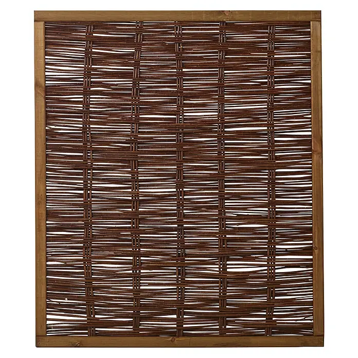 Plus Sichtschutzelement mit Rahmen - B x H: 120 x 140 cm, Braun - Nahaufnahme eines geflochtenen Weidenzauns mit Holzrahmen, ideal als dekoratives Element für den Garten. Die braune Farbe sorgt für eine natürliche Optik.