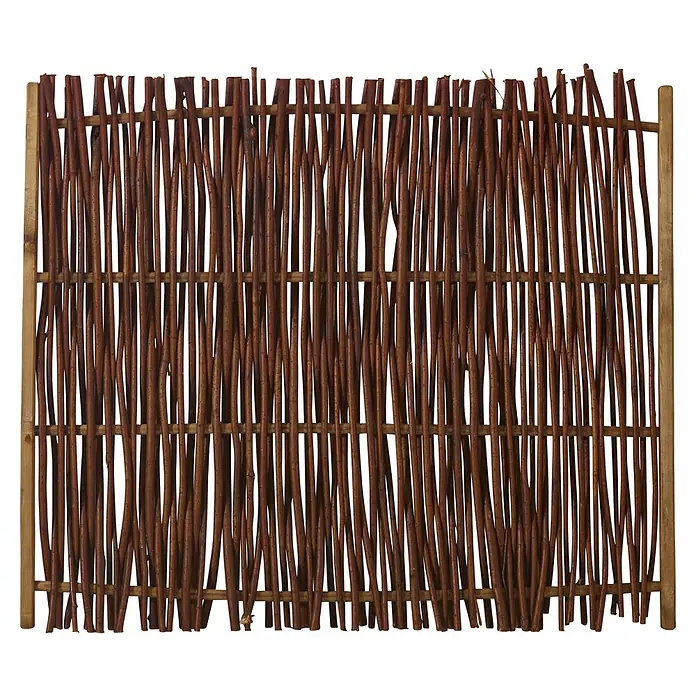 Plus Sichtschutzelement Luxus - B x H: 120 x 100 cm, Braun - Nahaufnahme eines geflochtenen Weidenzauns, der rustikalen Charme und natürliche Textur für den Außenbereich bietet.