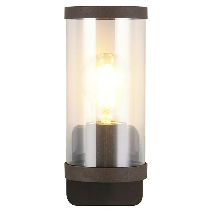 Trio Lighting Aplique exterior Bonito - 28 W, 9 x 9 x 23 cm, Marrón, IP44 - Primer plano de una elegante lámpara de pared exterior con cilindro de cristal transparente y luz cálida, ideal para la iluminación del jardín.