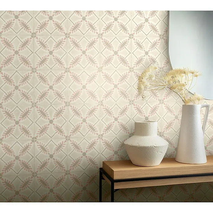 Rasch Beachhouse Vliestapete Fliesenkacheln - Blassrosa, Fliesenoptik, 10,05 x 0,53 m - Ein dekorativer Fliesenhintergrund in Beige mit rosa Akzenten, ideal für stilvolle Innenräume.