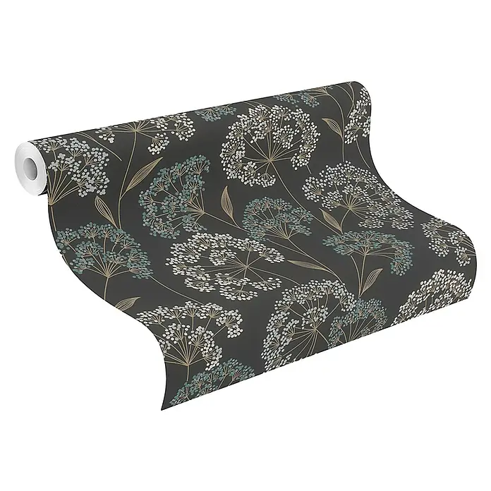 Rasch Selection Vliestapete Vinyl Blümchen - Mattschwarz, Floral, 10,05 x 0,53 m - Gerollte, dunkle Tapete mit abgerolltem Abschnitt, die ein zartes Muster aus hellblauen, weißen und beigen Blumenmotiven zeigt.