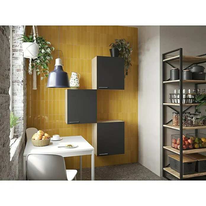 Respekta Merle Hängeschrank - B x T x H: 100 x 34,6 x 168,3 cm, Schwarz, 3 Stk. - Helle Küche mit Esstisch und Staufächern an der Wand. Das gelbe Fliesendesign und die Topfpflanzen bringen Farbe in den Raum.