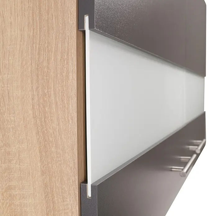 Respekta Merle Hängeschrank - B x T x H: 110 x 34,6 x 56,1 cm, Grau - Nahaufnahme eines modernen Schranks mit Holzstruktur, grauen Elementen und einer Milchglasfront, die ein elegantes und minimalistisches Design zeigt.