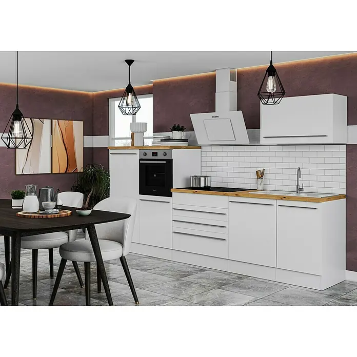 Respekta Premium Küchenzeile Gabriel - Breite: 320 cm, Weiß, Mit Elektrogeräten - Küchenszene mit minimalistischem Design. Weiße Schränke, Holzarbeitsplatte und moderne Pendelleuchten schaffen eine elegante Atmosphäre.