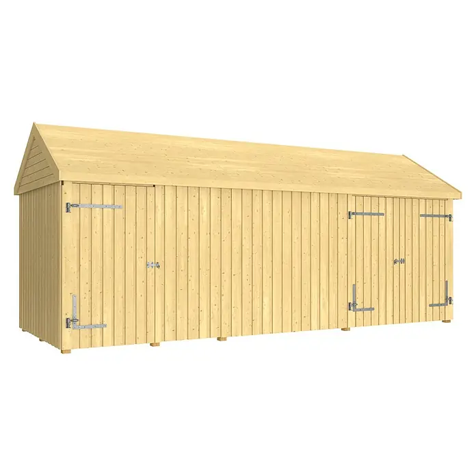 Plus Gartenhaus Classic Multi mit Doppel- und Einzeltür - Außenmaß inkl. Dachüberstand (B x T): 636 x 254 cm, Holz, Natur, Nur Gartenhaus - Außenansicht eines Holzschuppens mit drei Türen und einem Satteldach. Die Türen sind mit Metallbeschlägen versehen, das Holz ist hell und unbehandelt.