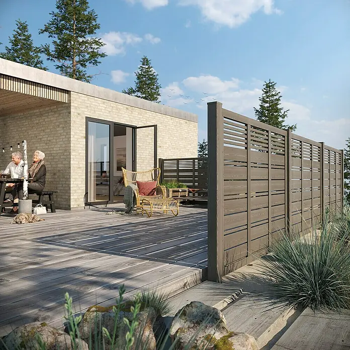 Plus Pfostenkappe Classic - 9,1 x 9,1 cm - Moderne Holzterrasse mit stilvollem Zaun, einladendem Sitzbereich und entspannter Atmosphäre für gemütliche Stunden im Freien.
