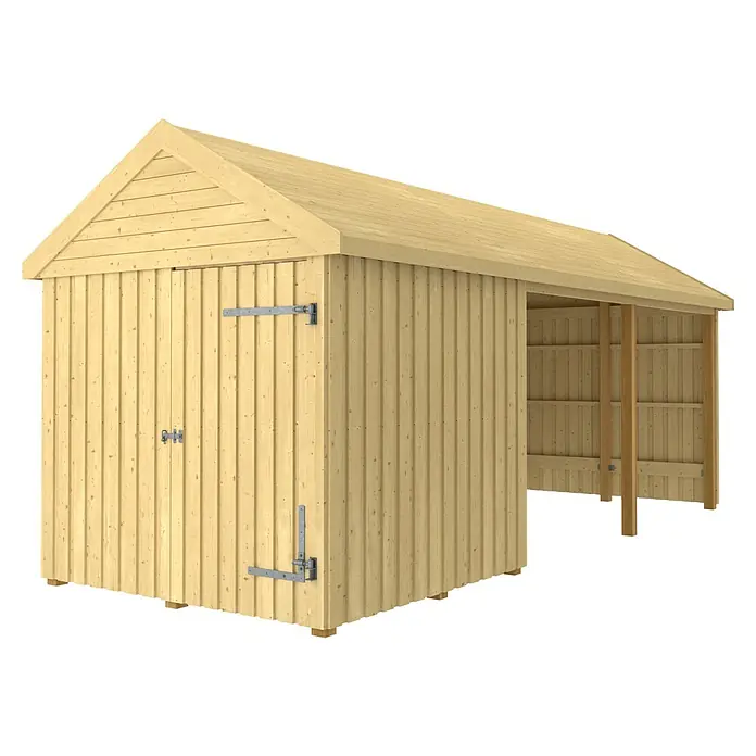 Plus Gartenhaus Classic Multi offen mit Einzeltür - Außenmaß inkl. Dachüberstand (B x T): 636 x 254 cm, Holz, Natur, Nur Gartenhaus - Das Bild zeigt ein helles Holzgartenhaus mit Anbau. Die Tür ist mit Beschlägen versehen und das Dach ist spitz.