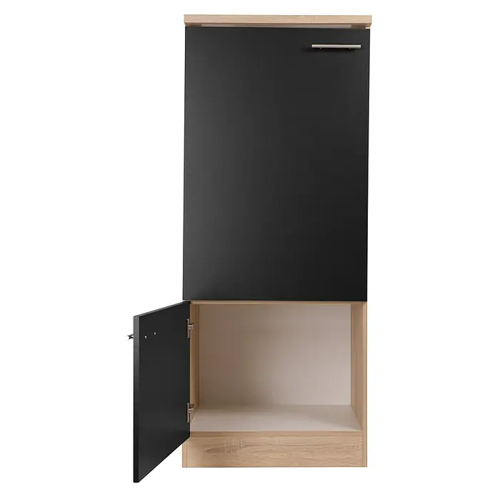 Respekta Merle Geräteumbauschrank - B x T x H: 60 x 60 x 144,8 cm, Schwarz, Für Kühlschrank - Aufnahme eines modernen Schrankes mit einer Kombination aus schwarzen und hellen Holzoberflächen, wobei eine Tür geöffnet ist.