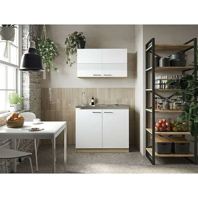Respekta Merle Miniküche Typ 5 - Breite: 100 cm, Weiß, Duo-Kochmulde - Eine moderne Küche mit weißen Schränken, einer Arbeitsplatte aus Edelstahl und einem offenen Regal mit Lebensmitteln und Utensilien.