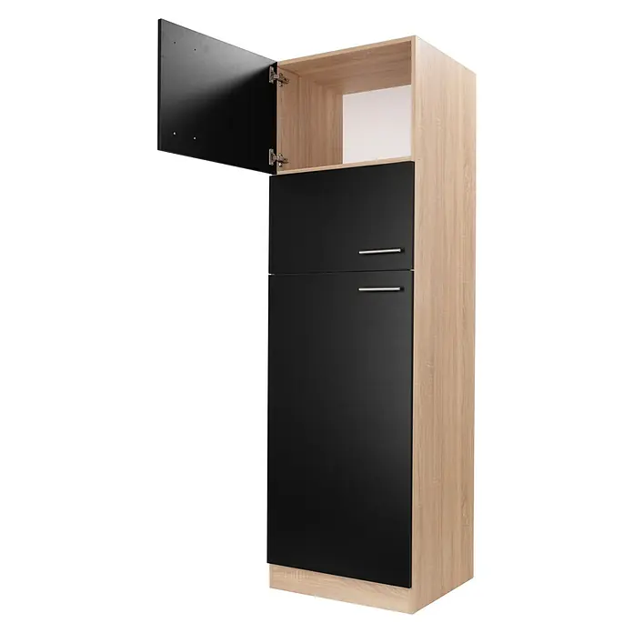 Respekta Merle Kühlumbauschrank - B x T x H: 60 x 60 x 200 cm, Schwarz - Ein hoch aufragender Hochschrank in hellem Holzdekor mit schwarzen Fronten und einem offenen Fach. Die obere Tür steht offen.