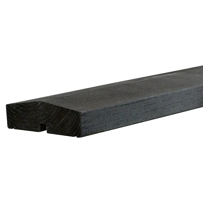 Plus Profilholz Klink - L x B x H: 200 x 11,4 x 3,4 cm, Schwarz RAL 9005 - Nahaufnahme eines schwarzen, gehobelten Holzbalkens, der Details wie Holzmaserung und Fase zeigt. Ideal für Bau- und Dekorationsprojekte.