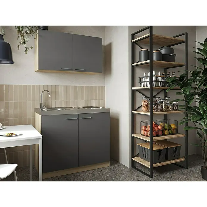 Respekta Merle Miniküche Set 4 - Breite: 100 cm, Grau, Glaskeramikkochfeld - Ein moderner Küchenbereich mit grauen Schränken, einem Edelstahlspülbecken und einem offenen Regal mit Holzböden.
