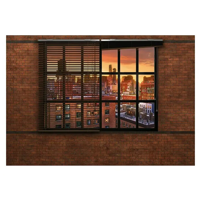 Komar Fototapete Brooklyn Brick - 8 -tlg., B x H: 368 x 254 cm, Papier - Blick aus einem Fenster mit Jalousien auf die Skyline der Stadt bei Sonnenuntergang, eine tolle Fensterdekoration.