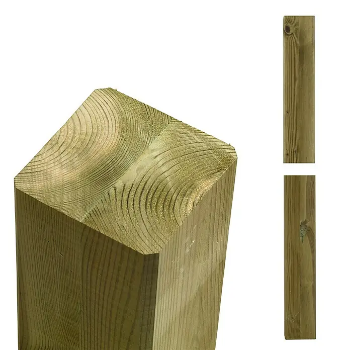 Plus Zaunpfosten gerade - Höhe: 369 cm, 9 x 9 cm, Natur, Holz - Nahaufnahme eines imprägnierten Holzpfostens, ideal für den Außenbereich. Robuste Bauweise für Langlebigkeit.\n