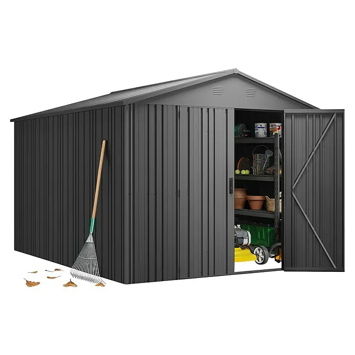 Hoggar Gerätehaus Pioneer Y90 - Außenmaß inkl. Dachüberstand (B x T): 262 x 303 cm, Anthrazit, Stahl, 7,94 m² - Bild eines grauen Metall-Gartenschuppens mit geöffneten Türen, in dem Gartengeräte und Zubehör aufbewahrt werden.