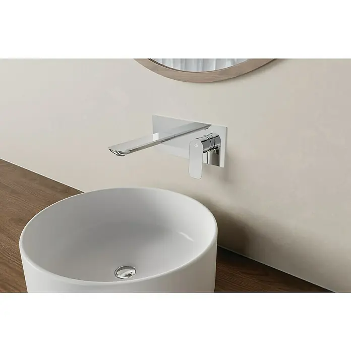 IO Cassio Grifo de lavabo Cassio - Cromo - Lavabo de baño moderno con elegante grifo cromado montado en la pared, que combina estilo y funcionalidad.