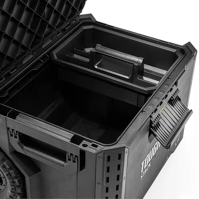 ToughBuilt StackTech Rollende Profi-Box - L x B x H: 50 x 56 x 66,5 cm, Kunststoff, Ausziehbarer Handgriff - Innenansicht der Toughbuilt Werkzeugkiste mit viel Stauraum und herausnehmbarem Trageeinsatz für Werkzeuge.
