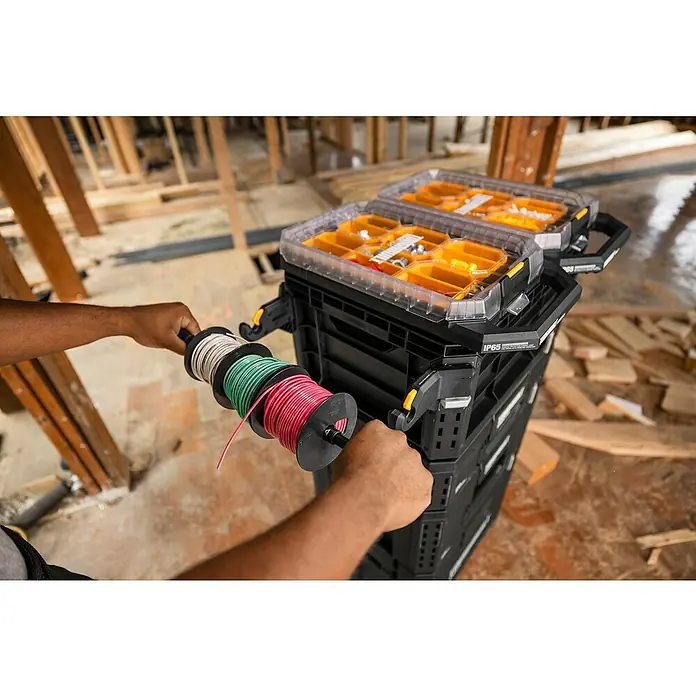ToughBuilt StackTech Rollenhalter - L x B x H: 54 x 15 x 9 cm, Kunststoff, Schwarz - Werkzeugkoffer mit Installationsmaterialien. Der perfekte Begleiter für Elektriker und Heimwerker, um Ordnung zu halten.