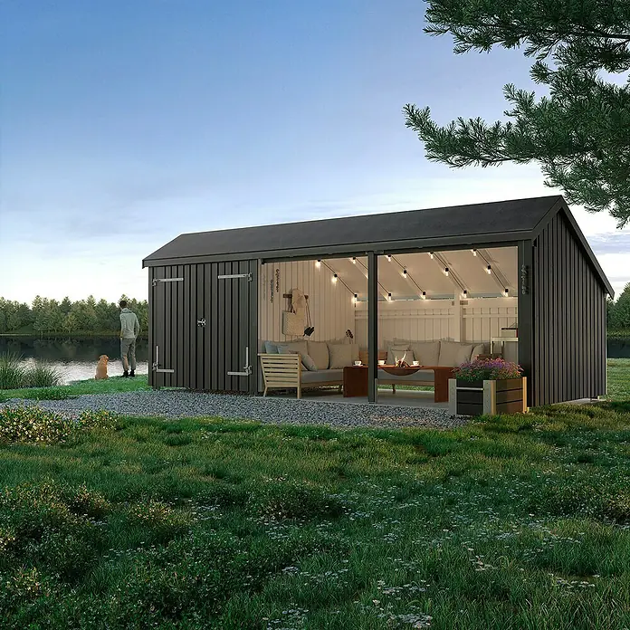 Plus Gartenhaus Multi - Außenmaß inkl. Dachüberstand (B x T): 650 x 266 cm, Holz, Natur, Halboffen inkl. Dachpappe und Aluleisten (2 offene Module) - Dunkler Holzschuppen mit integrierter überdachter Lounge, beleuchtet mit Lichterketten. Perfekt für Entspannung am See.