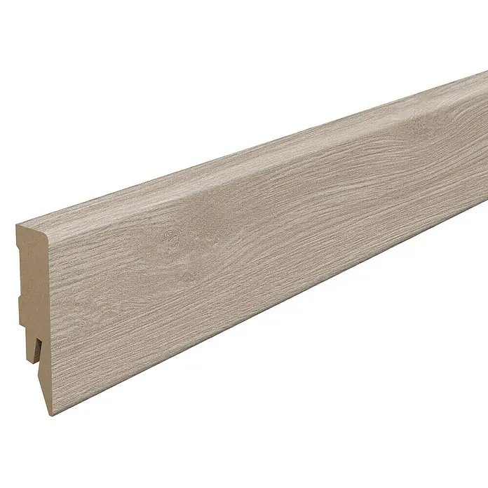 Egger Sockelleiste Cubical L207 Belfort Eiche silber - 240 cm x 14 mm x 58 mm, MDF - Ein beiger Holzfußleiste für eine elegante Raumgestaltung, die Funktionalität und Ästhetik in einem Produkt vereint.
