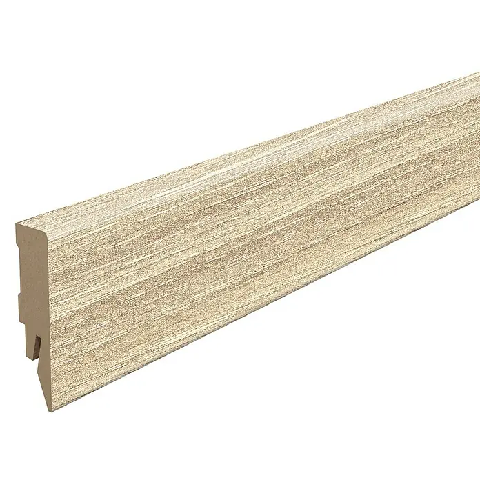Egger Sockelleiste Cubical L323 Parkett Eiche - 240 cm x 14 mm x 58 mm, MDF - Nahaufnahme einer Sockelleiste aus hellem Holz, ideal für jeden Bodenbelag. Elegantes Design für ein stilvolles Zuhause.