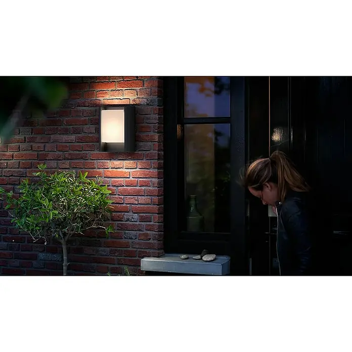 Philips Arbour LED-Außenwandleuchte - 3,8 W, 16,5 x 7,5 x 22 cm, IP44 - Elegante Philips Wandleuchte für den Außenbereich. Beleuchtet Eingangsbereiche stilvoll und sorgt für mehr Sicherheit rund ums Haus.
