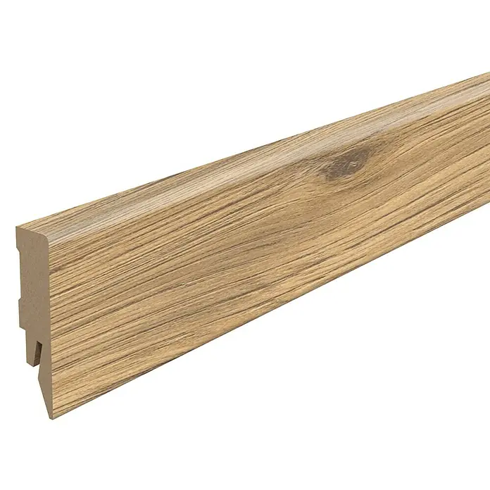 Egger Sockelleiste Cubical L624 Sherman Eiche honig - 240 cm x 14 mm x 58 mm, MDF - Ein Detailbild einer Sockelleiste in Holzoptik, die die Maserung und die Formgebung des Produkts hervorhebt.