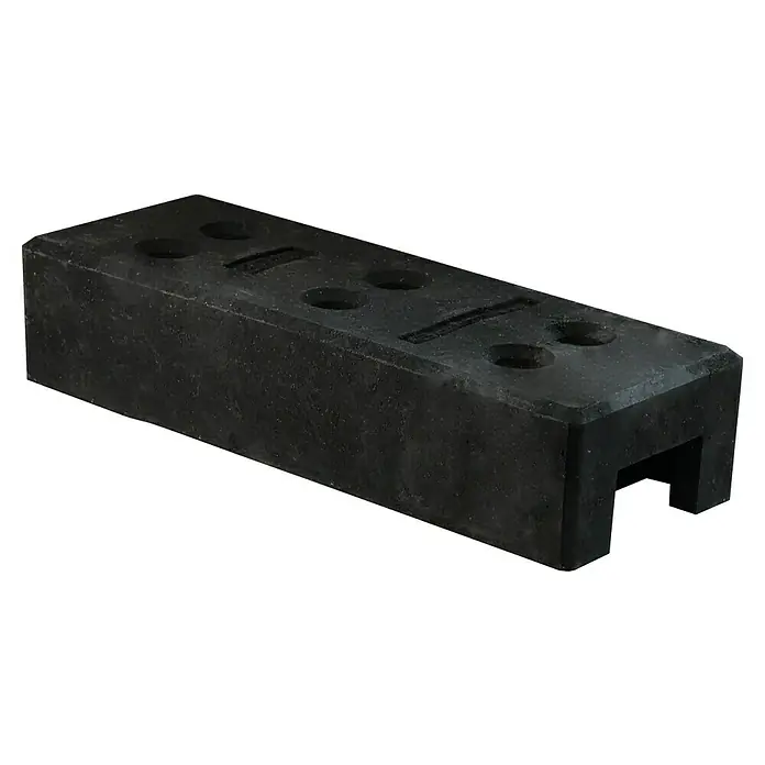 Schake Bauzaunfuß - 70 x 25 x 16 cm, Kunststoff - Schwarzer, rechteckiger Bahnschweller aus Recyclingmaterial mit Aussparungen und Einkerbung unten.