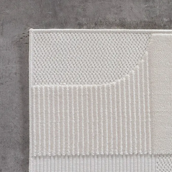 Kurzflorteppich Doha 1651 - Creme, 150 x 80 cm, 100 % Polypropylen - Detailaufnahme eines modernen Teppichs mit geometrischen Mustern und Texturen in neutralen Farben.