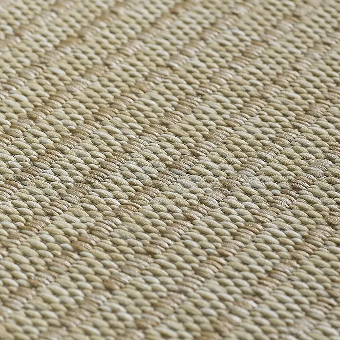 Outdoor-Teppich Giza 1410 - Beige, 370 x 280 cm, 100 % Polypropylen - Nahaufnahme eines Teppichs aus Naturfasern in neutralen Farbtönen, der eine robuste Textur und ein organisches Aussehen bietet.