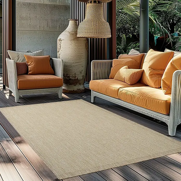 Outdoor-Teppich Giza 1410 - Beige, 370 x 280 cm, 100 % Polypropylen - Das gewebte Outdoor-Arealmatte mit neutralem Ton bietet Komfort und Stil für diesen einladenden Außenbereich.
