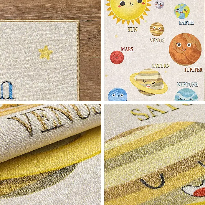 Kinderteppich Play 2019 - Beige, 150 x 100 cm, 100 % Polypropylen - Eine Nahaufnahme des Kinderteppichs mit Planetenmotiven und einer freundlichen Sonne.