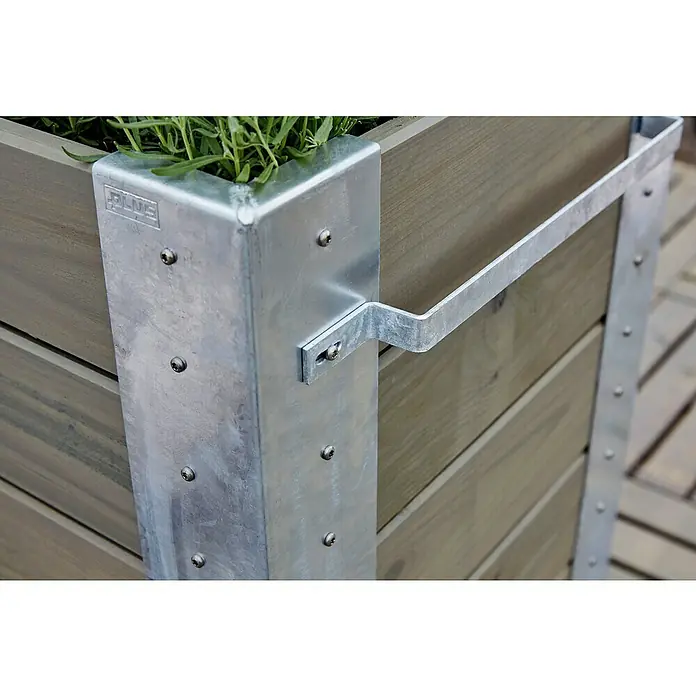 Plus Pflanzkasten Cubic - Außenmaß (L x B x H): 120 x 50 x 95 cm, Holz, Grau/Braun - Holzpflanzkasten mit verzinkten PLUS Metalleckbeschlägen und Hängestange, gefüllt mit grünen Pflanzen.
