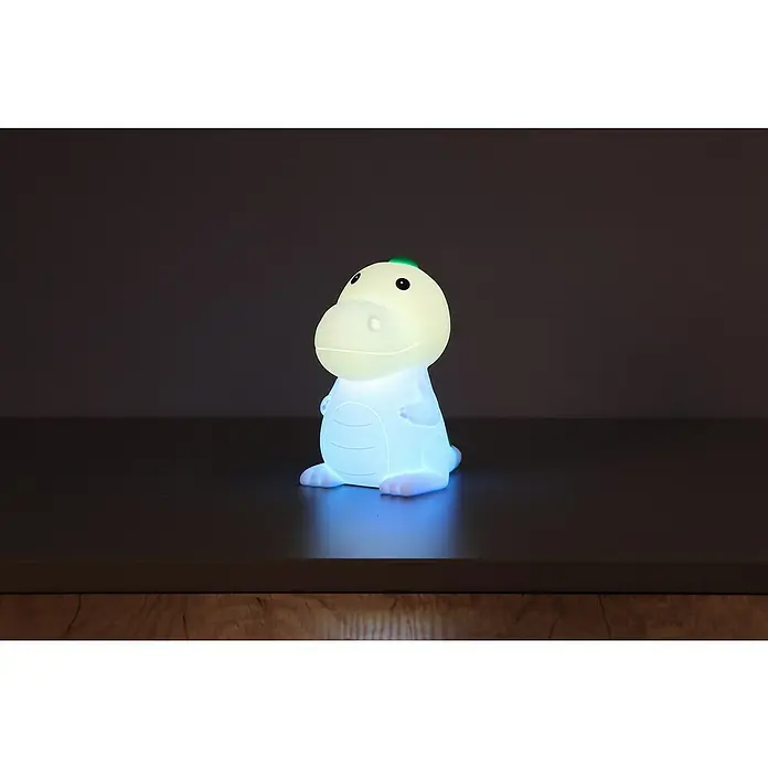 FHL easy LED-Nachtlicht Poldi - 0,7 W, L x B x H: 13,5 x 8,5 x 14 cm, RGBW, Dino Poldi - Niedliches weißes Dinosaurier-Nachtlicht, das sanft weiß-blau leuchtet, auf dunklem Untergrund.