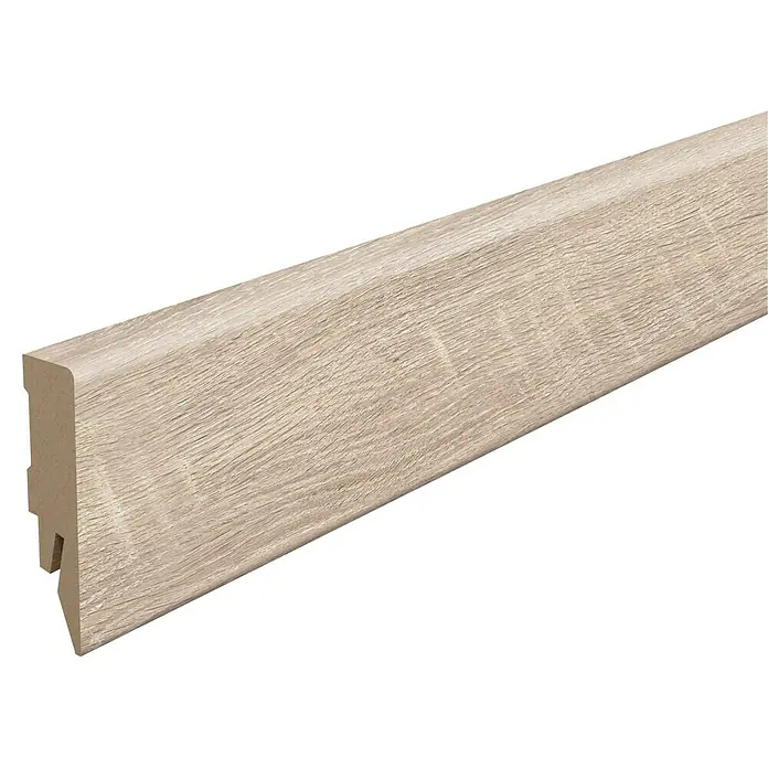 Egger Sockelleiste Cubical L638 Toscolano Eiche hell - 240 cm x 14 mm x 58 mm, MDF - Das Bild zeigt eine hochwertige, helle Holzfußleiste. Ideal für stilvolle Übergänge zwischen Wand und Boden. Robuste Bauweise für lange Haltbarkeit.