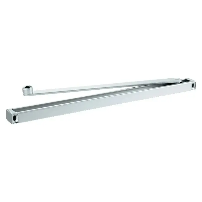 GEZE Laufschiene TS 3000 - L x B x H: 448,5 x 30,5 x 20,5 mm, Max. Türbreite: 1.400 mm, Passend für: Feuerschutztür, Rauchschutztür, Silber - Ein silberner Türschließer mit zwei Armen und einem zylindrischen Gehäuse ist diagonal vor einem schwarzen Hintergrund platziert.