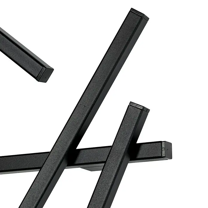 Spinder Design Garderobenleiste Matches XS - L x B x H: 10 x 79 x 79 cm - Nahaufnahme der schwarzen Metallbeine eines Möbelstücks. Minimalistisches Design mit klaren Linien und mattem Finish.