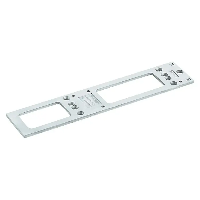 GEZE Montageplatte TS 4000 - L x B x H: 287 x 60 x 60 mm, Passend für: Feuerschutztür und Rauchschutztür zur Türblattmontage, Silber - Ein silbergrauer BEZE Montageplatte mit mehreren Löchern und rechteckigen Aussparungen.
