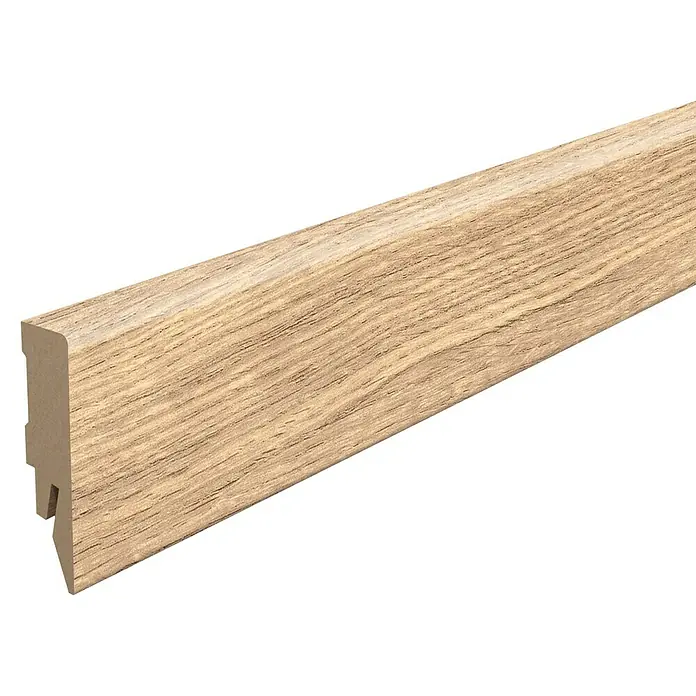 Egger Sockelleiste Cubical L661 Westport Eiche hell - 240 cm x 14 mm x 58 mm, MDF - Detailaufnahme einer Sockelleiste aus hellem Holz mit Nut- und Feder-Verbindung, ideal für den Innenausbau.