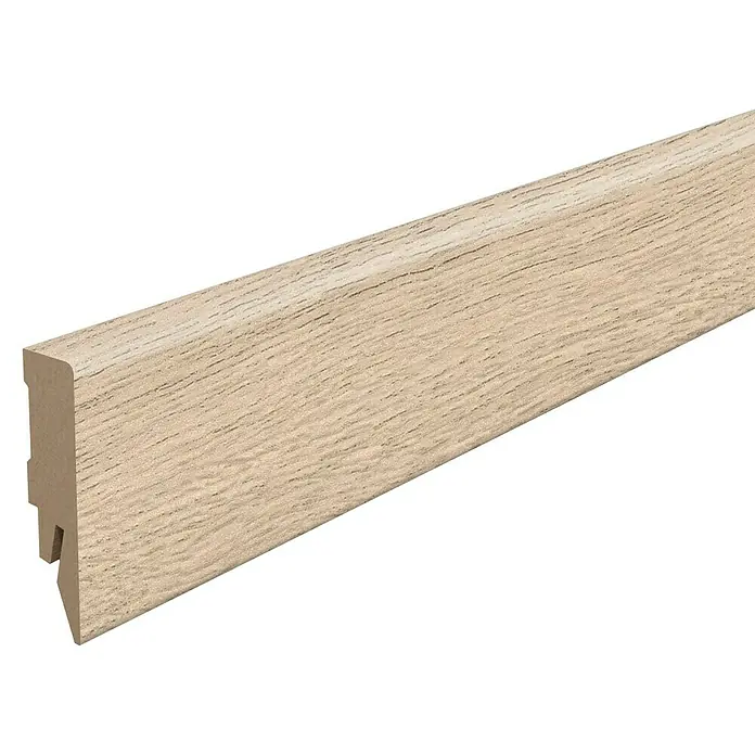 Egger Sockelleiste Cubical L696 Loja Eiche creme - 240 cm x 14 mm x 58 mm, MDF - Holzsockelleiste in hellem Eichendekor. Ideal für einen sauberen Übergang zwischen Wand und Boden mit dezenter Holzoptik.