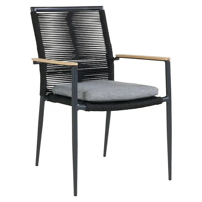 Sunfun Silla de jardín Greta - Negro, Aluminio/Cuerda sintética, 57 x 47 x 89 cm - Primer plano de una silla moderna con cojín gris, reposabrazos de madera y respaldo de mimbre negro.