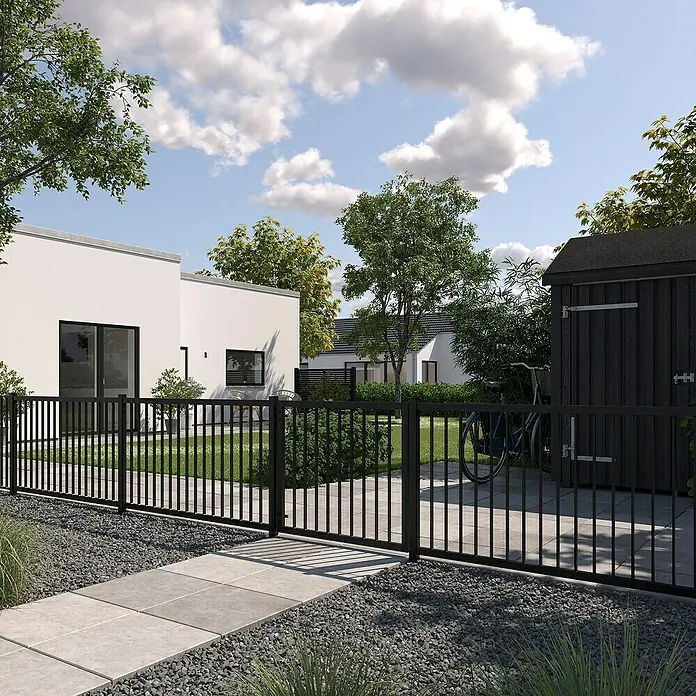 Plus Basic Vorgartenzaun - 150 x 85 cm, Stahl - Schwarzer Metallzaun umgibt ein modernes Haus mit gepflegtem Garten, der Privatsphäre und Sicherheit bietet.