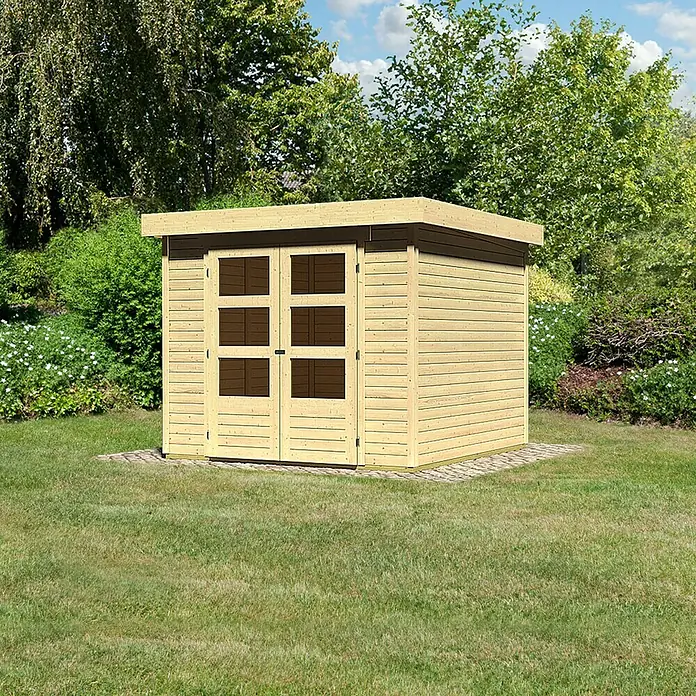 Karibu Gartenhaus Askola - Außenmaß inkl. Dachüberstand (B x T): 266 x 262 cm, Holz, Natur - Abbildung eines Holzschuppens mit Doppeltür und Fensterläden, eingebettet in eine grüne Gartenlandschaft.