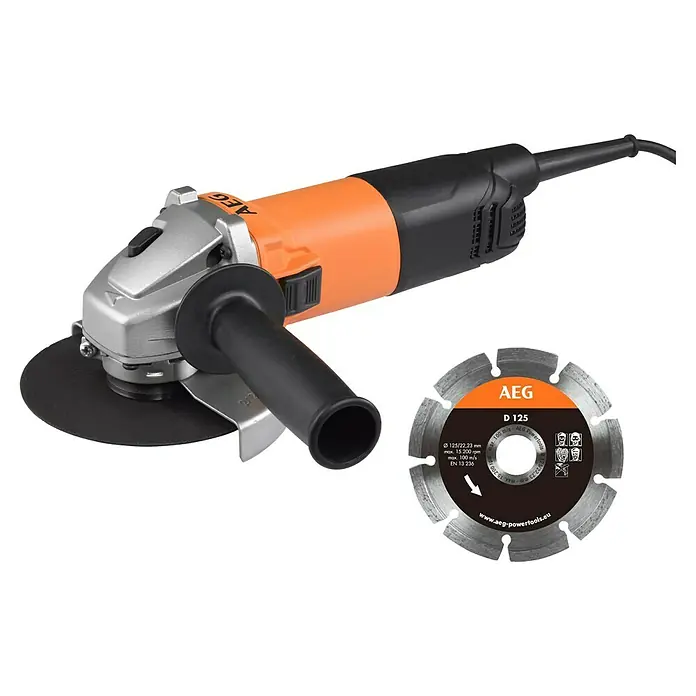 AEG Elektro-Winkelschleifer WS 8-125 S - 800 W, Durchmesser Scheibe: 125 mm, Leerlaufdrehzahl: 12.000 U/min - Abgebildet ist ein AEG Winkelschleifer mit einem Trennschleifer, ideal zum Schneiden und Schleifen von verschiedenen Materialien.