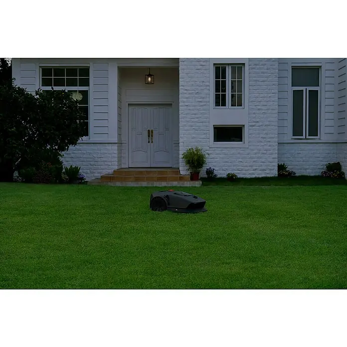 Mova Mähroboter 600 Plus - 600 m², Schnittbreite: 20 cm, Laser-gestützte Navigation, LiDAR - Ein Rasenmähroboter steht auf einem grünen Rasen vor einem Haus. Der Mähroboter ist grau und hat schwarze Räder, um den Rasen präzise zu mähen.