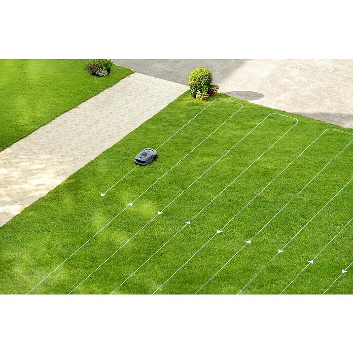 Mova Mähroboter 600 Plus - 600 m², Schnittbreite: 20 cm, Laser-gestützte Navigation, LiDAR - Rasenroboter bei der Arbeit. Der Roboter mäht den Rasen in parallelen Bahnen für einen gleichmäßigen Schnitt.