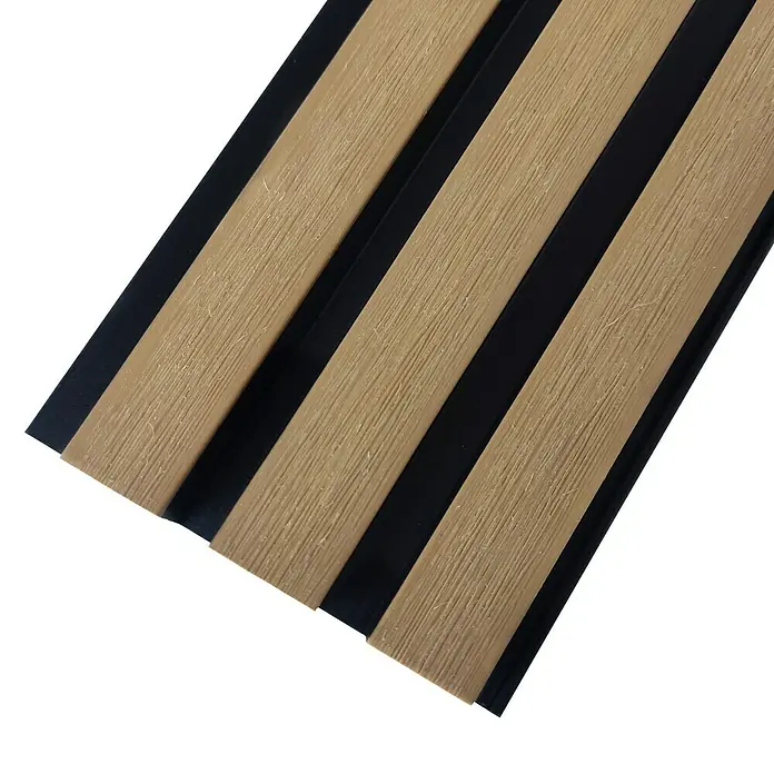Dioco Revestimiento decorativo alistonado Minus - 220 x 12 cm, Cedar - Primer plano de paneles acústicos con acabado de aspecto de madera con detalles en negro, ideal para el diseño de interiores moderno y la absorción acústica.
