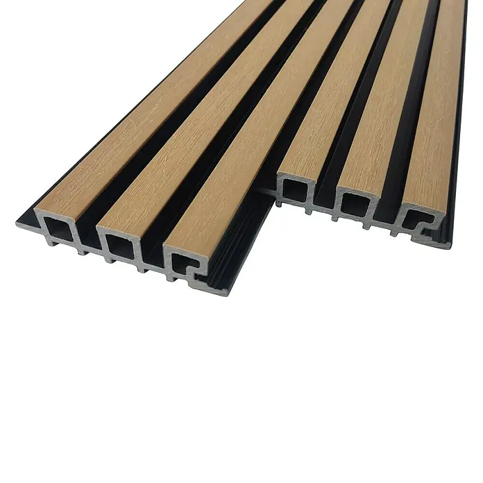 Dioco Revestimiento decorativo alistonado Minus - 220 x 12 cm, Cedar - Primer plano de paneles acústicos con textura de madera. Los paneles tienen un soporte negro y son aptos para revestimientos de paredes y techos.